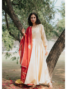 House of Pink - Beige Chanderi Solid & Gota Anarkali Kurta Pant & Dupatta (Set of 3)