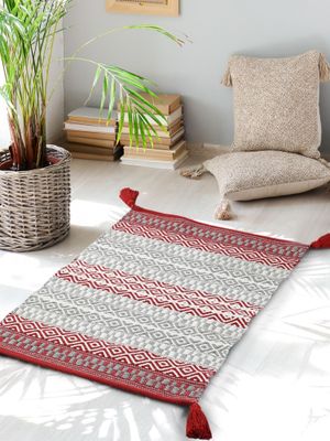 Buy Sashaa World Handwoven Accent Rug Red Online