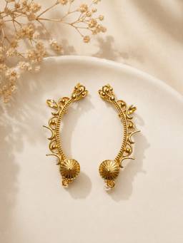 ISHKAARA - Golden Curve Ear cuff