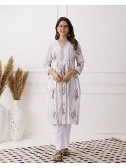 Baisacrafts - White Paisley Printed Cotton Gathered Kurti