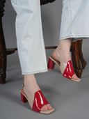 Red color option, Sold out, Currently selected