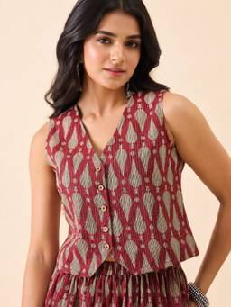 WineRed - Women Maroon Ikat Printed Sleeveless V-Neck Button Front Waistcoat Crop Top