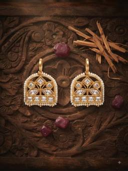 VENI - White Brass Gold-Plated Earrings