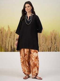 InWeave - Black Short Round Neck Kurta With Salwar