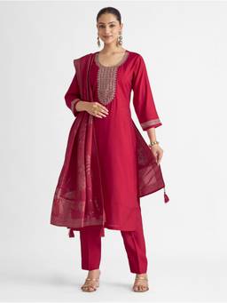 Women Plus - Red Embroidered Viscose Silk Kurta With Pant And Dupatta