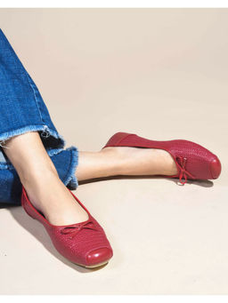 SHUZ TOUCH - Textured Round Toe Cherry Maroon Ballerinas