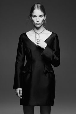 H&M - Women Black Hourglass Twill Dress