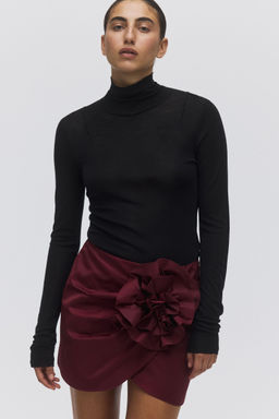 H&M - Women Red Appliqua D Mini Skirt