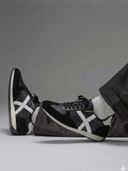 Black color option, Currently selected