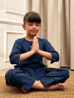 Vastramay - Girls Navy Blue Cotton Kurta with Pyjama