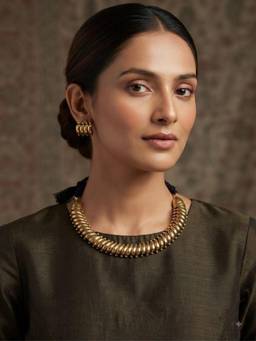 VENI - Gold Brass Gold-Plated Necklace Set