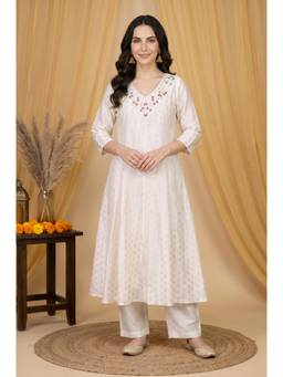 Aurelia - Women's Off White Yarn Dyed Thread Embroidered Kurta with Pant