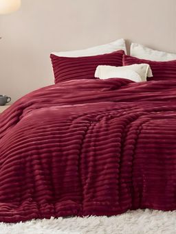 the White Moss - Linea Duvet and Double Bed Size Bedsheet With Pillow Covers Red (Queen)