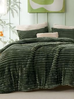 the White Moss - Linea Duvet and Double Bed Size Bedsheet With Pillow Covers Green (Queen)