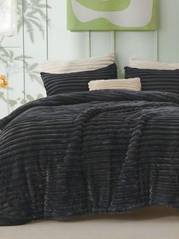 the White Moss - Linea Duvet and Double Bed Size Bedsheet With Pillow Covers Black (Queen)