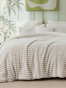 the White Moss - Winter Linea Double Bed Quilt White (King)