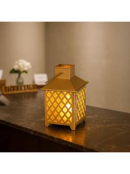 Voncasa - Gold-Toned Cut Work Candle Holder