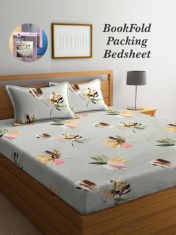 ARRABI - Green Floral Cotton Blend Book Fold Bedsheet With 2 Pillow Covers
