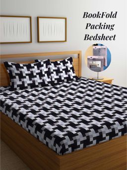 ARRABI - Black Graphic Cotton Blend Book Fold Bedsheet With 2 Pillow Covers (King)
