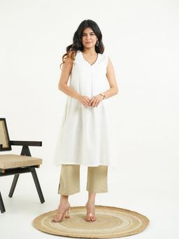 GOODHAND - Women White V-Neck Sleeveless Kurta