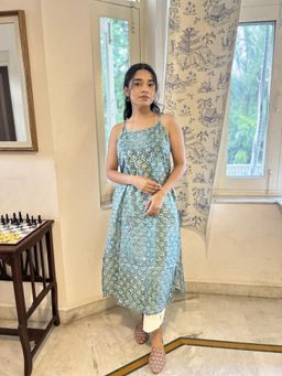 GOODHAND - Women Green Round Neck Sleeveless Kurta