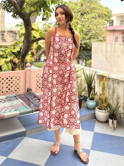 GOODHAND - Women Red Round Neck Sleeveless Kurta