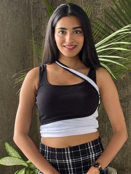 Tandul - Women Black and White Rib Crop Top