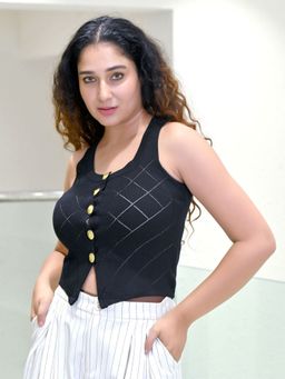 Odette - Black Cotton Rib Solid Crop Top