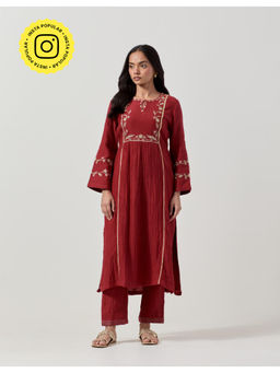Priya Chaudhary - Maroon Embroidered Kurta with Pant (Set of 2)