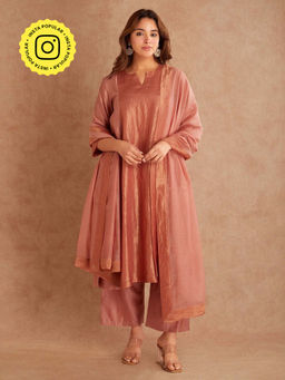 Priya Chaudhary - Women'S Dust Pink Kurta with Pant and Dupatta