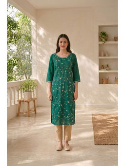 Aurelia - Women Green Embroidered Viscose Blend Kurta