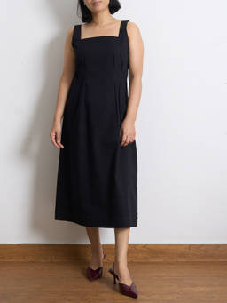 LOMA - Classic Black Dress