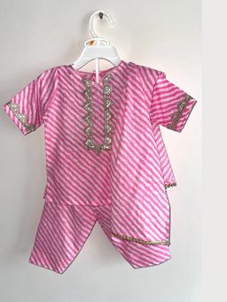 Mini Maana - Arya Pink Leheriya Printed Kurta with Salwar and Dupatta with Hair accessory