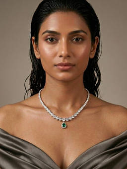 PRATA - Graduated Round Solitaire Drop Green Necklace