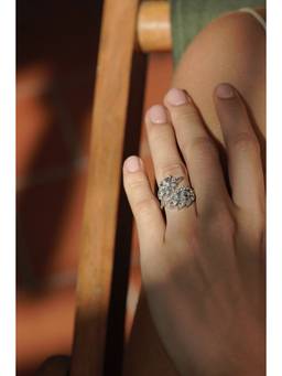 PRATA - Lilly White Ring