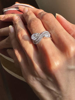 PRATA - Dual Pear Solitaire White Ring