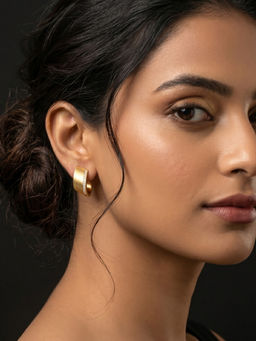 PRATA - Gilded Curve White Studs Earrings