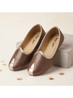 BOYZ N GALZ - Boys Brown Textured Ethnic Jutti With Gold Trim