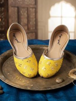 BOYZ N GALZ - Girls Yellow Sequin Embroidered Ethnic Jutti