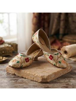 BOYZ N GALZ - Girls Gold Floral Embroidered Ethnic Jutti