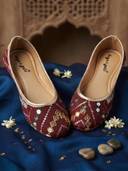 Maroon color option, Currently selected