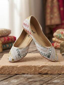 BOYZ N GALZ - Girls Grey Embroidered Mirror-Work Ethnic Jutti