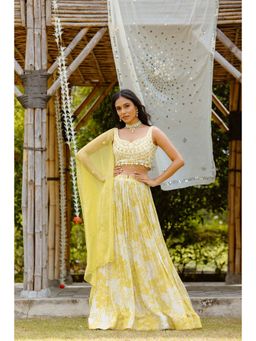 Vana Ethnics - Yellow Digital Printed Gathered Choli And Lehenga With Dupatta