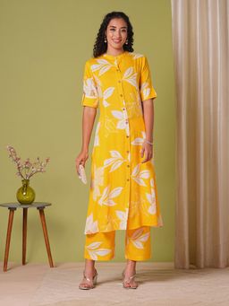 Gahan - Womens Yellow Rayon Blend Straight Printed Kurta with Pant (Set of 2)