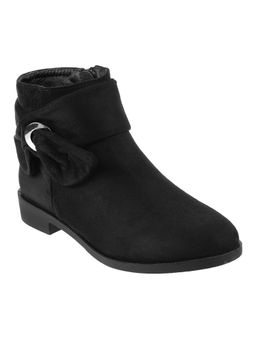 Mochi - Black Boots