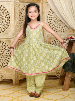 SAKA DESIGNS - Green And Gold Halter Nect Bandhni Print Salwar Suit