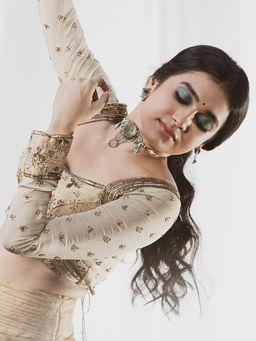 Divas Mantra - Choker with Aqua Chalcydony, Pink Chalcedony and Labradorite Cabushion