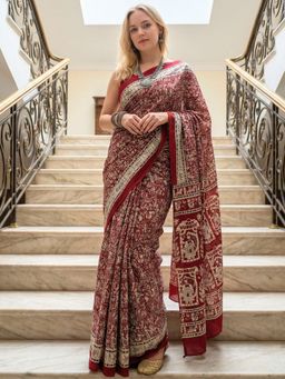 Hella Fashions - Maroon Crepe Silk Printed Saree with Unstitched Blouse