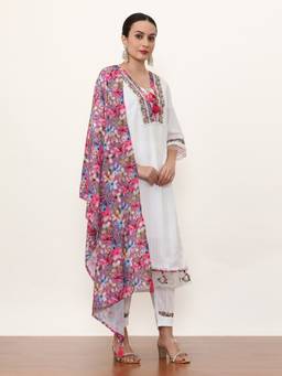 Jaipur Kurti - White Embroidered Kurta, Pant with Dupatta (Set of 3)