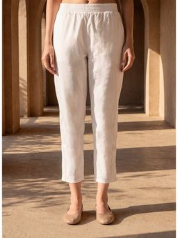 Lakshita - Women White Poplin Lycra Regular Fit Capri